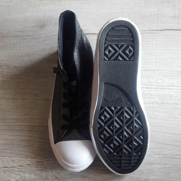 New Converse Chuck Taylor All Star - Picture 2 of 3